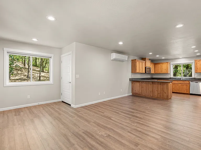 459 Hudson Ln — Photo 23