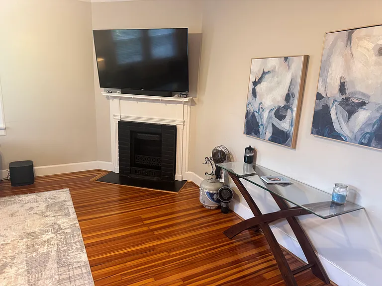 309 Court Ave — Photo 14