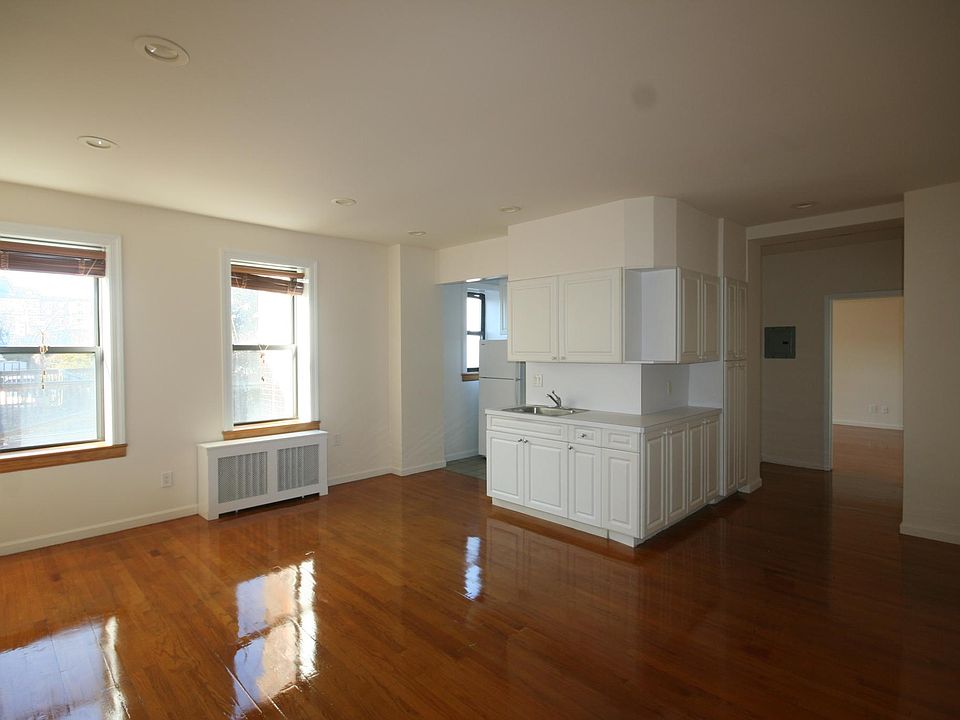 1st image of 65 Lincoln Blvd Floor 2