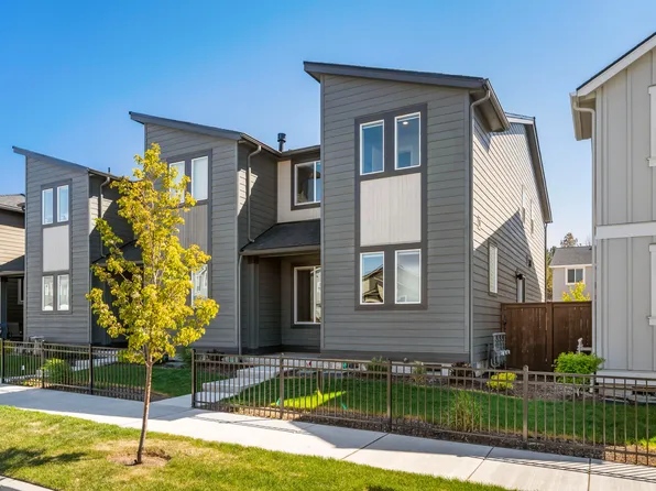 3015 NE Red Jasper Pl, Bend, OR 97701