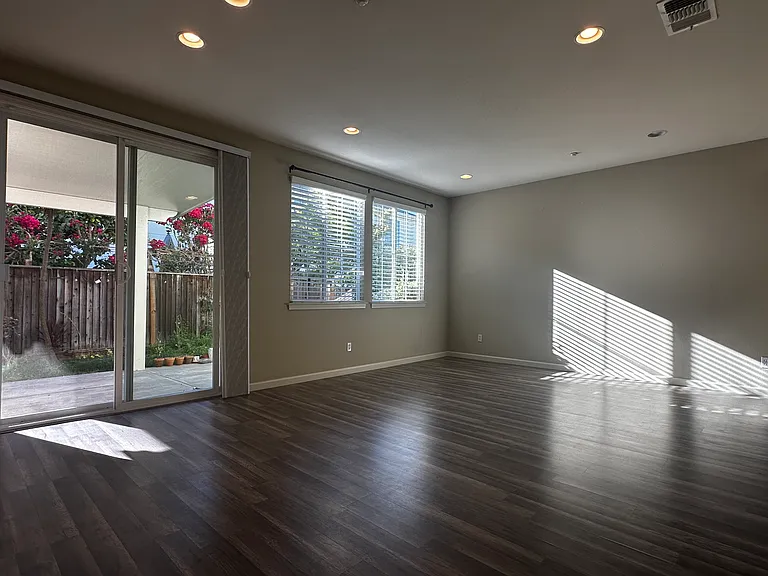 611 Falling Star Dr — Photo 10