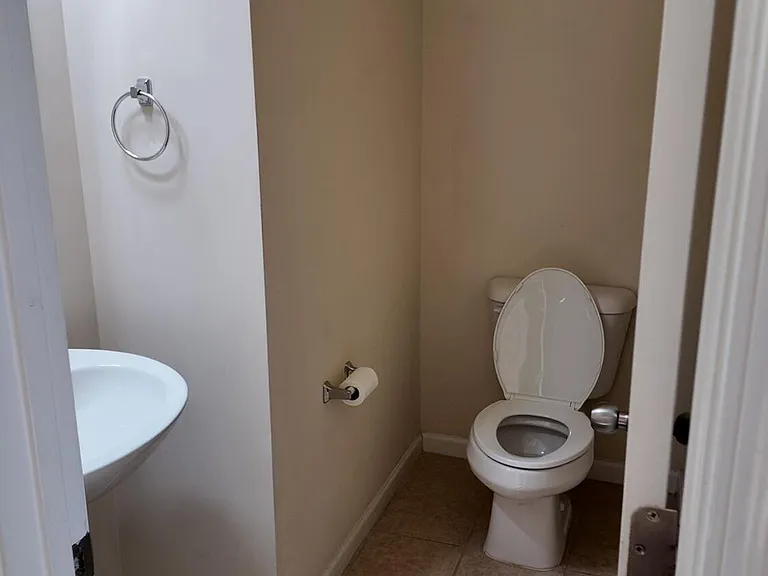 1113 Garden Square Ln — Photo 9