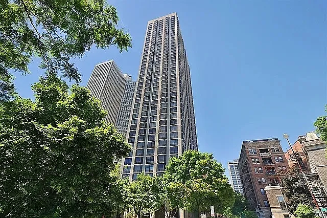 2650 N Lakeview Ave #1604 — Photo 1