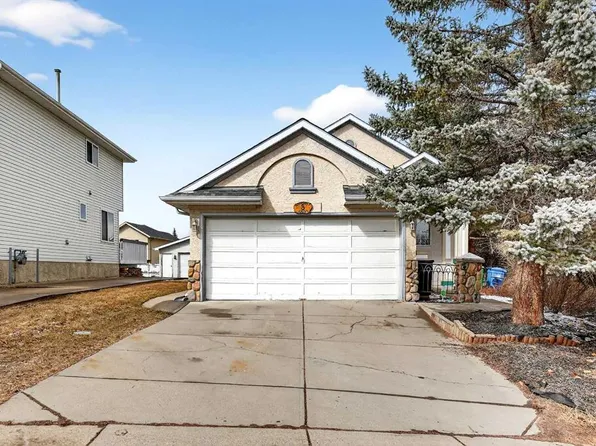 8 S Somerset Gate SW, Calgary, AB T2Y 3C7