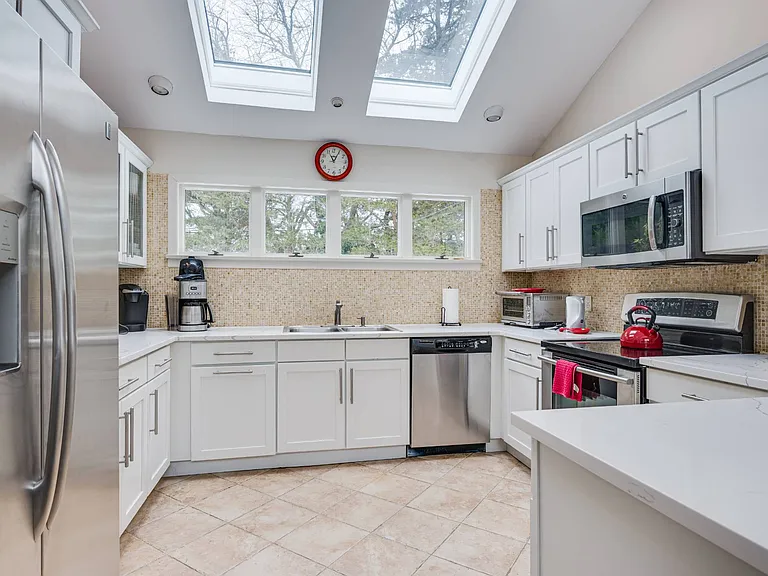 14 Rose Hill Rd — Photo 10
