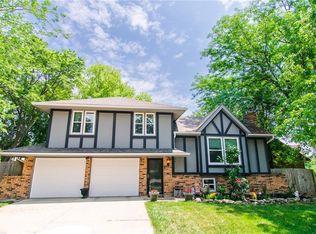 1809 Place Liberte Dr, Liberty, MO 64068