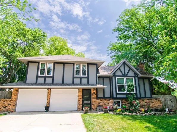 1809 Place Liberte Dr, Liberty, MO 64068