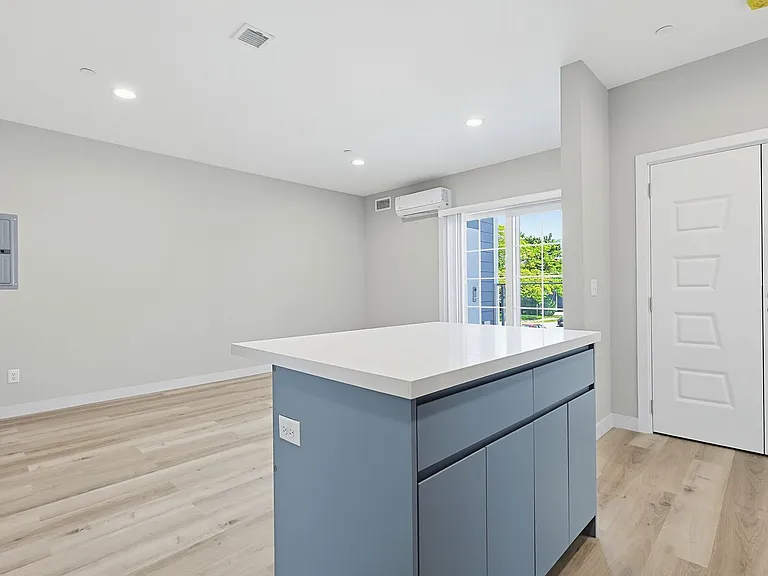 Taj Estates of Franklin II — Photo 154
