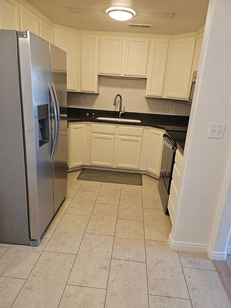 3 Bed 2 Bath TH in Orem For Rent! — Photo 3