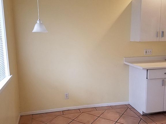 3rd image of 903 E Laird Ave