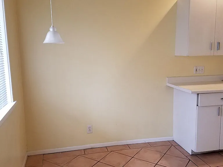 903 E Laird Ave — Photo 3