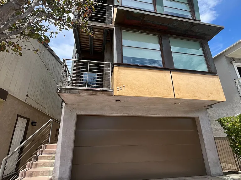 237 Highland Dr — Photo 1