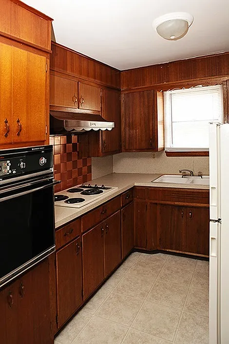 Kitchen - 1333 E Elm St