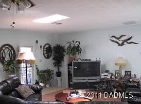 2nd image of 611 Byron Ave