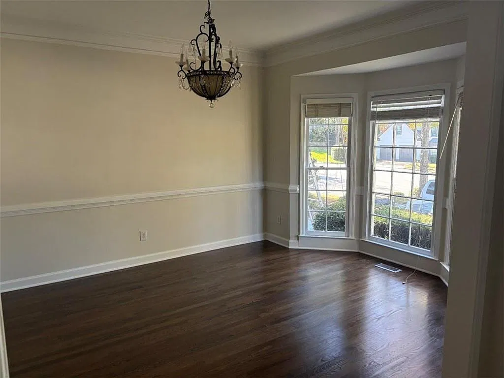 4 bed, 3.0 bath, 2750 sqft, $4,000 — Photo 3