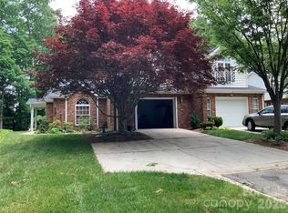 63 Lake Pointe Cir, Hendersonville, NC 28792