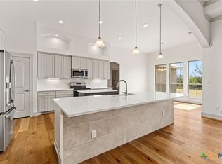 321 Farmhouse Dr, Marion, TX 78124