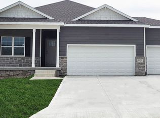 6421 Peters Pkwy, Papillion, NE 68157