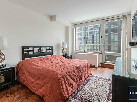 3rd image of 201 W 72nd St APT 17B