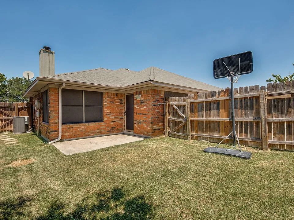 525 Grace Ln