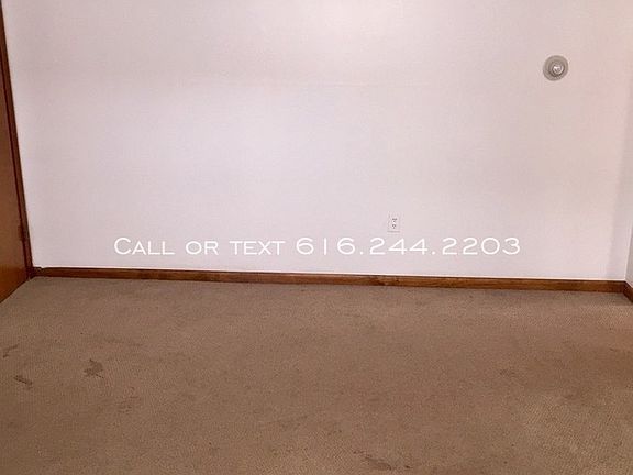 4th image of 867 Emerald Ave NE