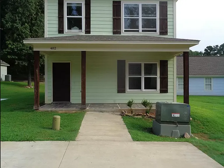 402 Shady Park Cv — Photo 1
