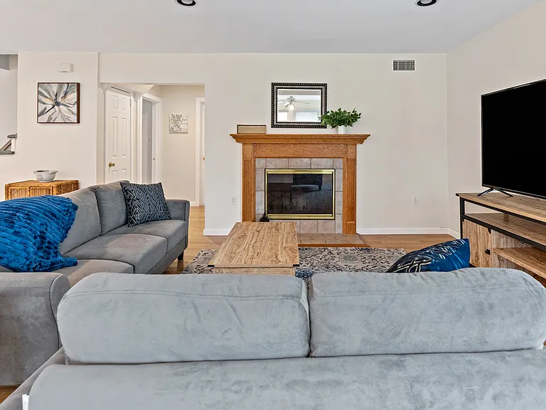 74 Scotts Landing Rd — Photo 12