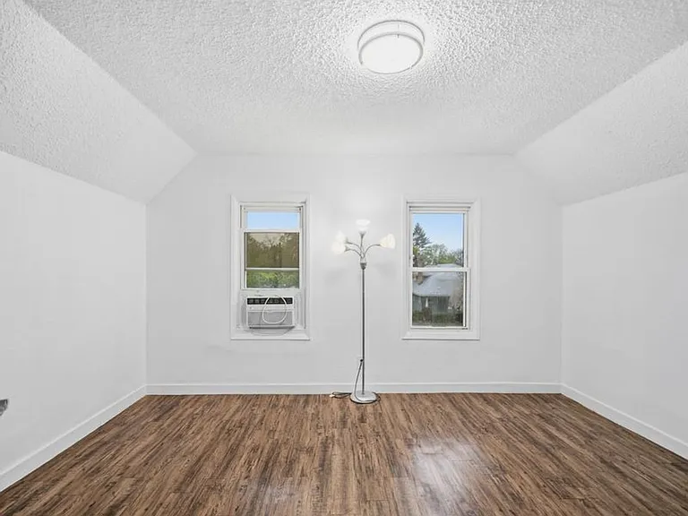 1123 E Indiana Ave — Photo 23