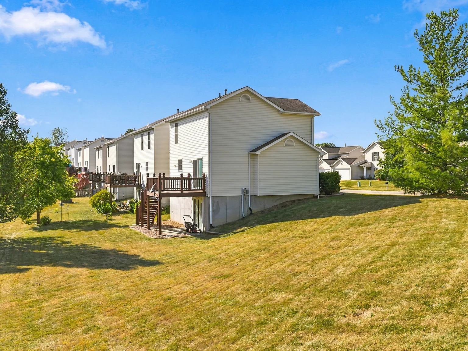2 bed, 1.5 bath, 1238 sqft, $1,750 — Photo 3