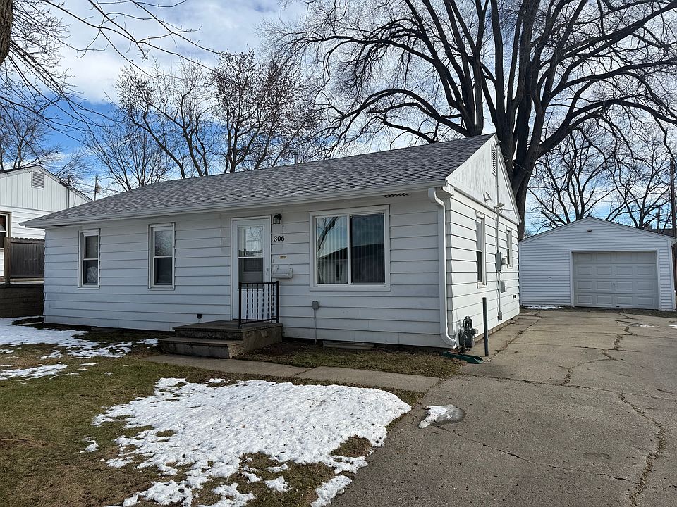 1st image of 306 E 26th St S