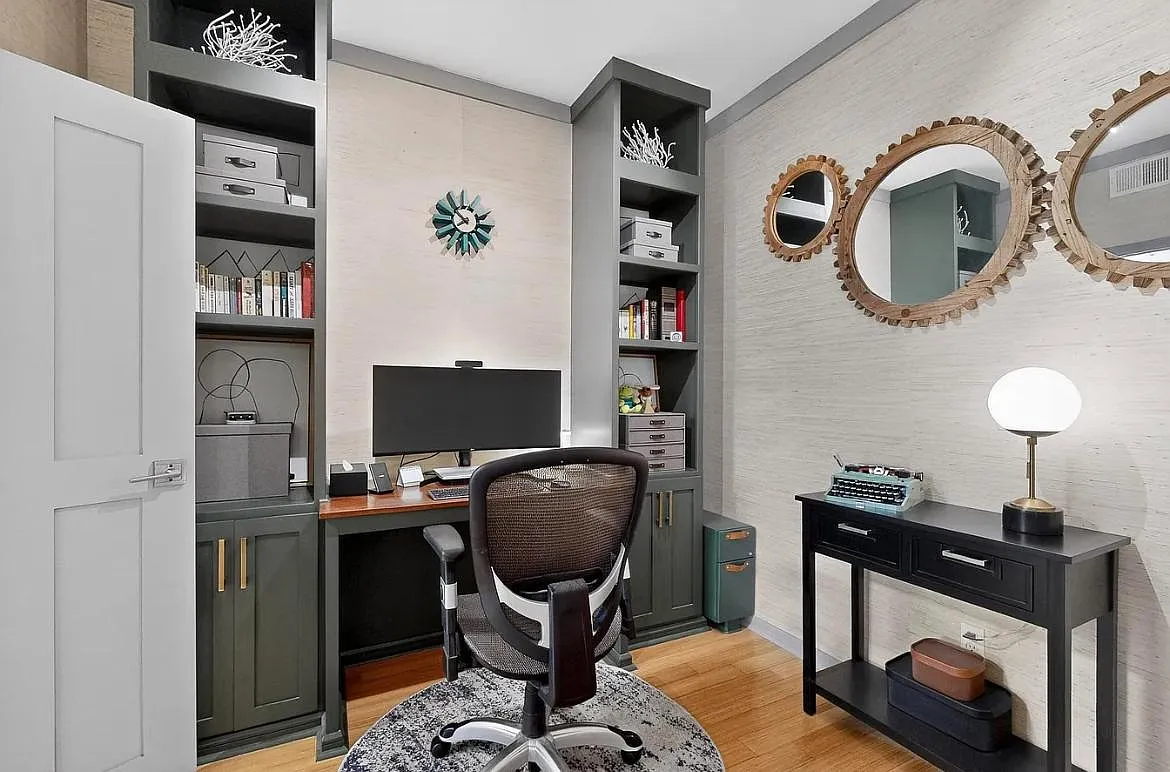 Building Photo - 4111 Gilbert Ave #101