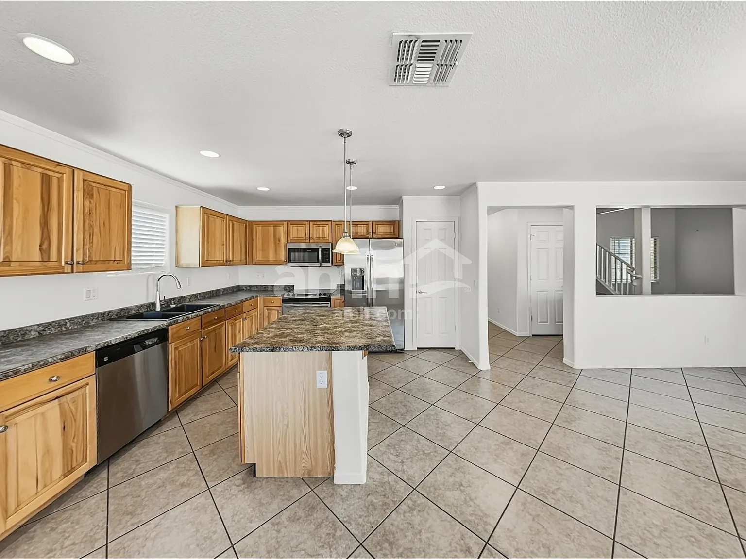 5 bed, 3.0 bath, 2425 sqft, $2,265 — Photo 3