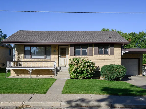 105 13th Ave NW, Mandan, ND 58554