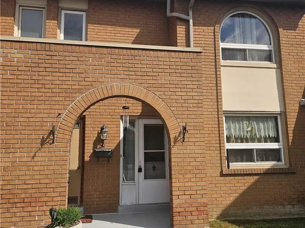 1180 Mississauga Valley Blvd #4, Mississauga, ON L5A 3M9