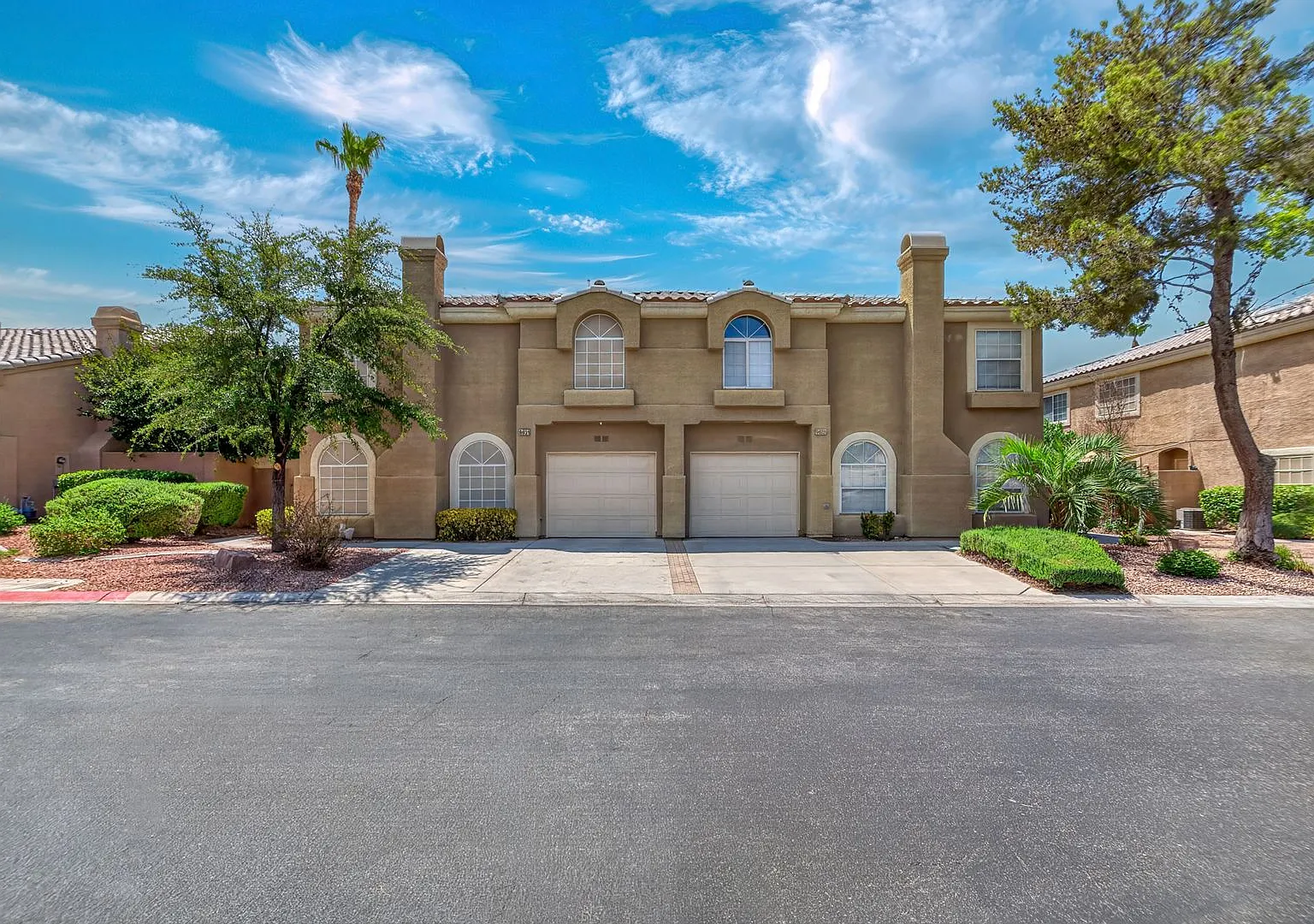 Fantastic 3-Bedroom Las Vegas Townhome In Gated Community! — Photo 1