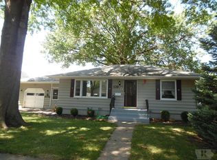 2011 S 15th St, Burlington, IA 52601