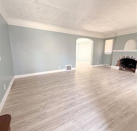 3rd image of 5267 Haverhill St