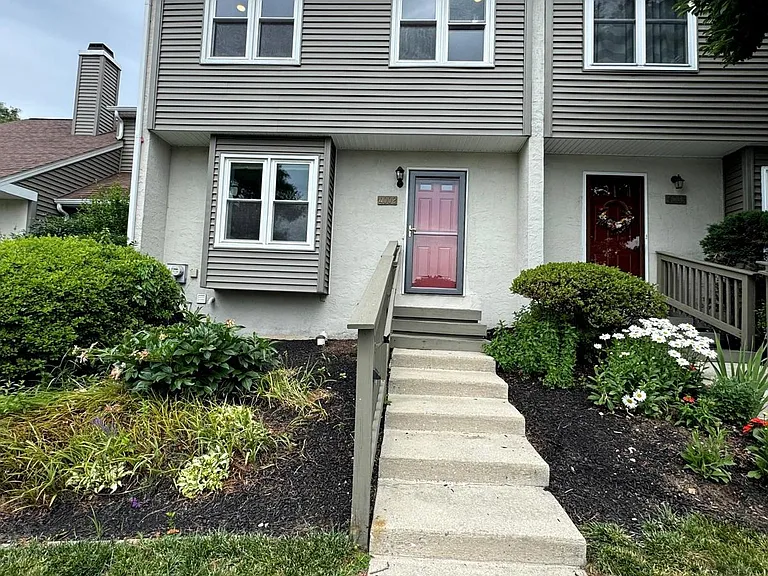 4002 Franklin Ct #4002 — Photo 2