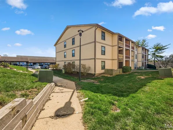 1442 Summergate Pkwy #S, Saint Charles, MO 63303
