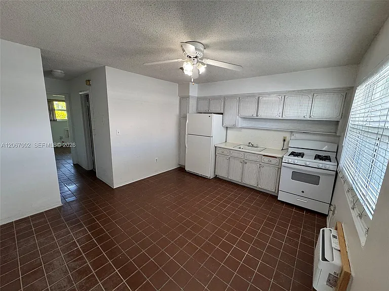 524 Washington Ave #311 — Photo 2