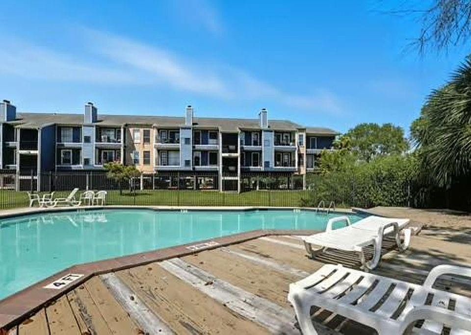 1st image of 18617 Egret Bay Blvd APT 712
