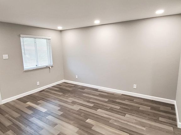 3rd image of 10109 Douglas Ct