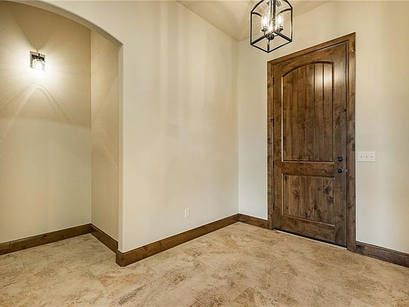 3rd image of 1416 W Hyde Park Way