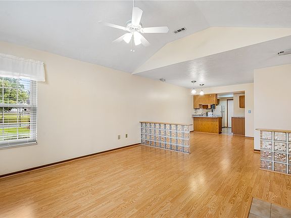 3rd image of 76 Ashford Dr
