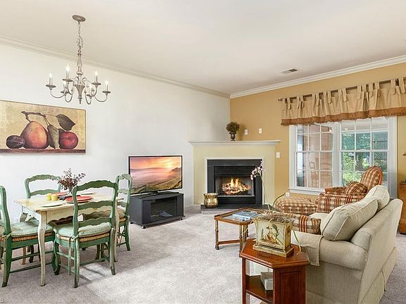 5th image of 635 Sonoma Ln