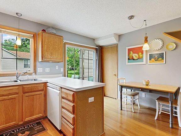 3rd image of 7886 Forest Blvd