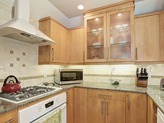 4th image of 1427 S Bentley Ave APT B