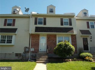 2 Colonial Cir, Aston, PA 19014