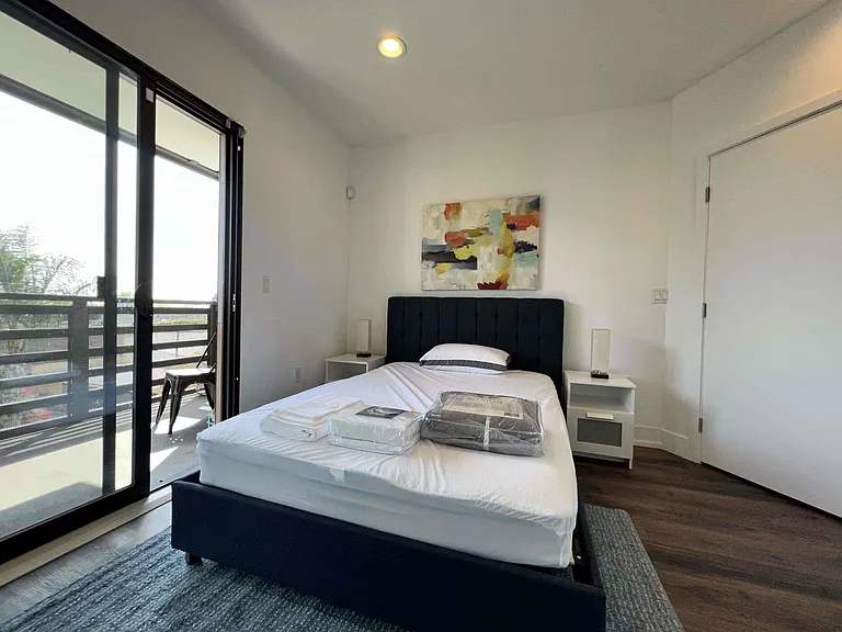 812 N Hudson Ave — Photo 8