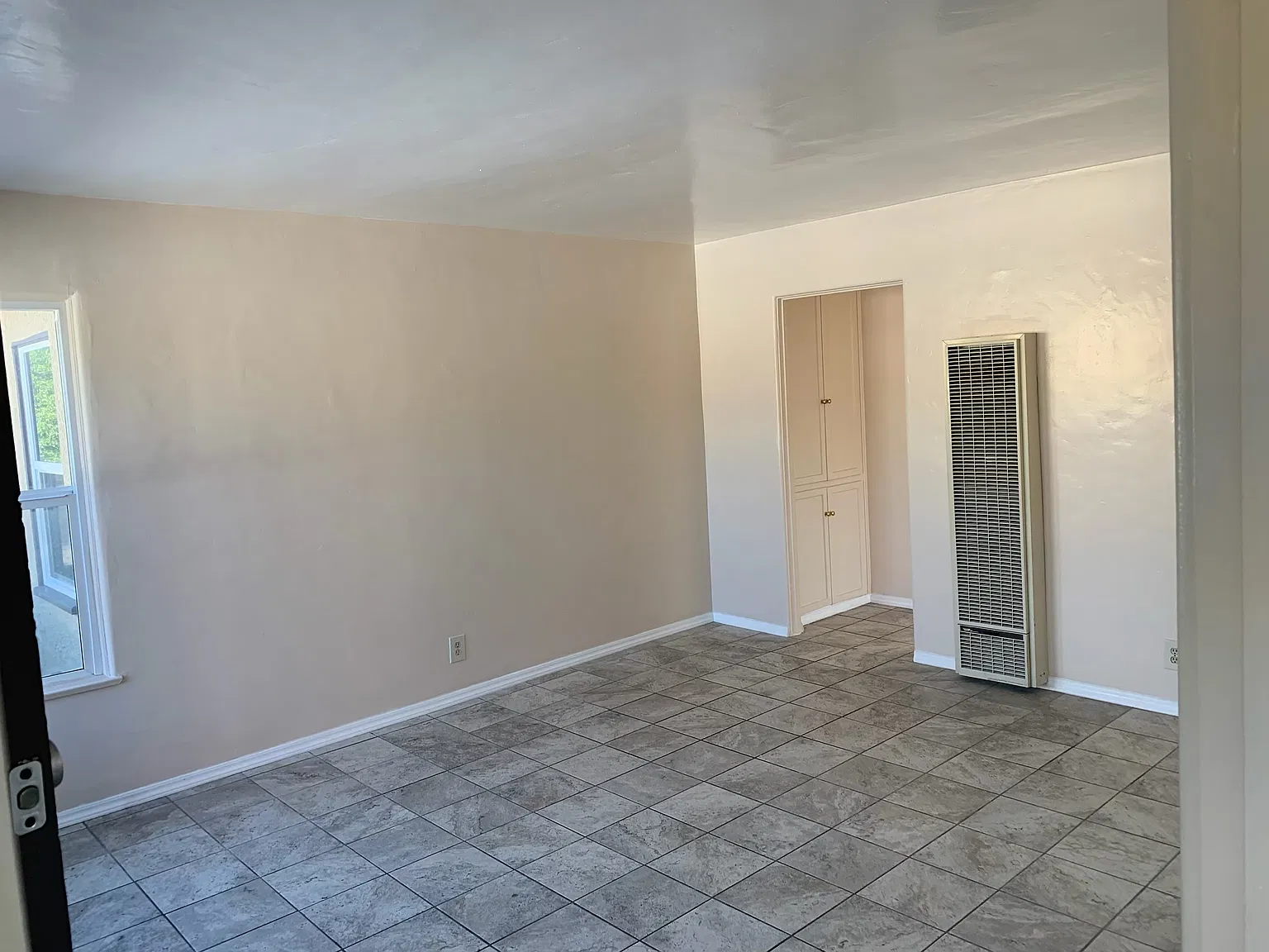 W Dryden St, Glendale — Photo 4